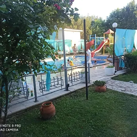 Danita & Restaurant&pool Bar Apartmán