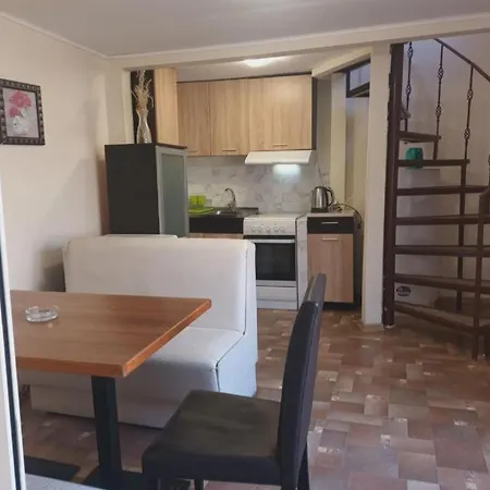 Danita & Restaurant&pool Bar Apartmán