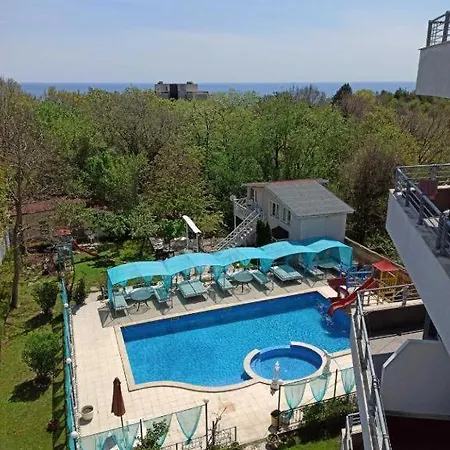 Danita & Restaurant&pool Bar Apartmán Varna