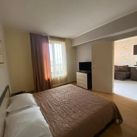 Danita & Restaurant&pool Bar *