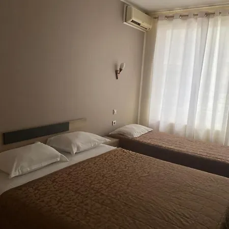 Апартаменты Danita & Restaurant&pool Bar *