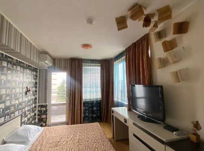 Danita & Restaurant&pool Bar *