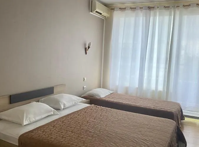 Apartment Danita & Restaurant&pool Bar *