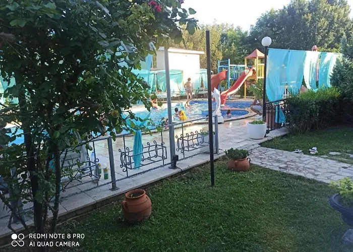 Danita & Restaurant&pool Bar Apartment